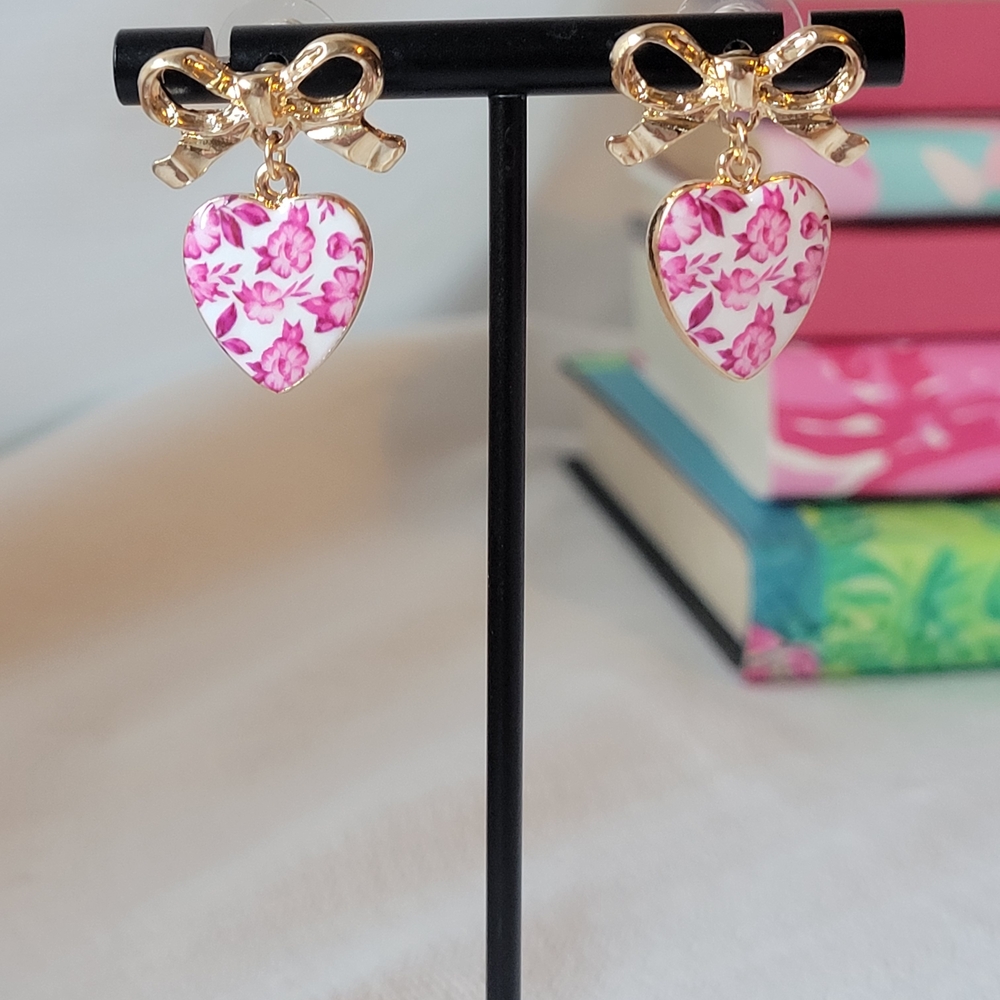 Wild Clover Floral Heart Earrings with Gold Bow